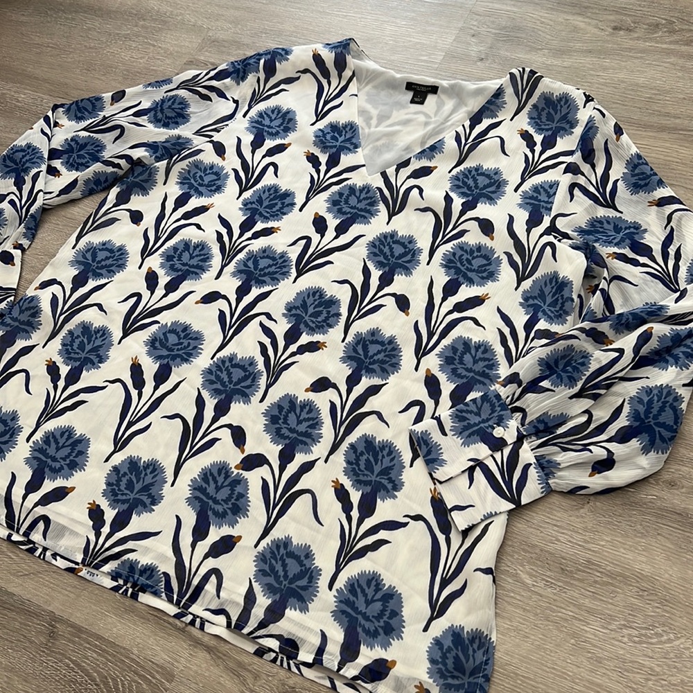 Ann Taylor factory blouse white and blue sheer - great for an office outfit
